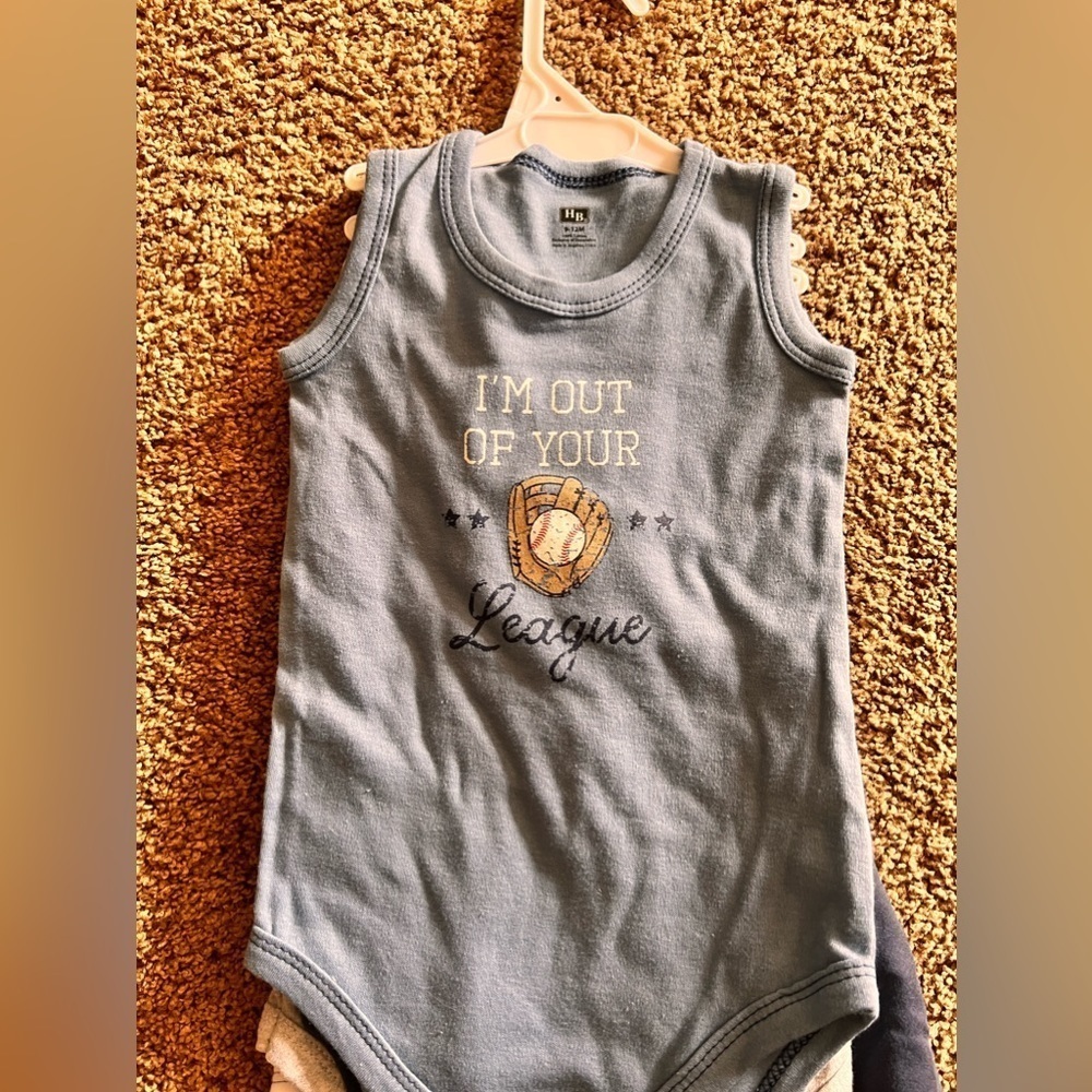 New without tag Hudson Baby Boys 5 sleeveless bodysuits 9-12months - Picture 2 of 5